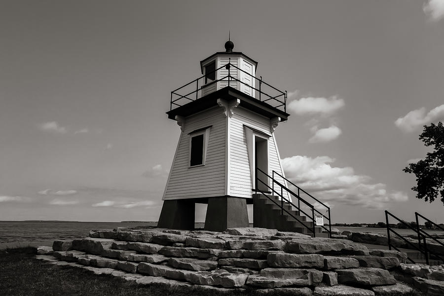 Port Clinton Lighthouse Photograph by Dale Kincaid