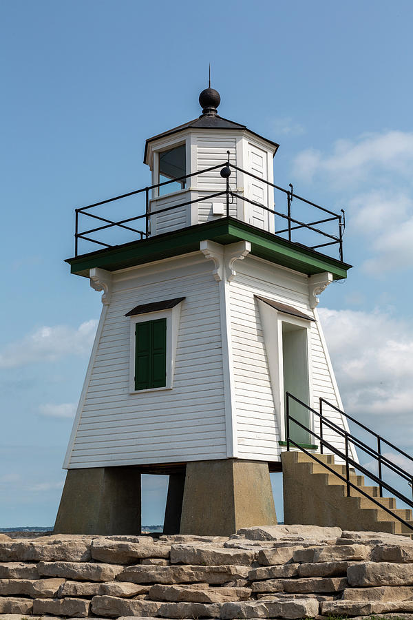 Port Clinton Lighthouse In Ohio Photograph by Dale Kincaid