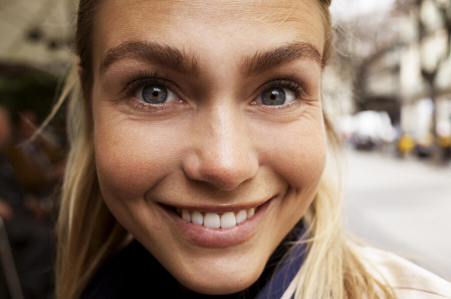 Portrait of a smiling woman. Photograph by Magnus Ragnvid