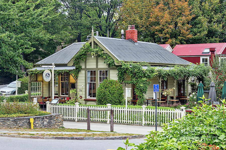 Postmasters Restaurant, Arrowtown, New Zealand Photograph by Elaine Teague