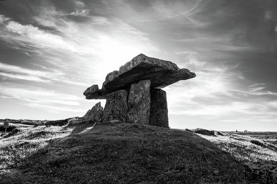 poulnabrone dolmen poulnabrone dolmen