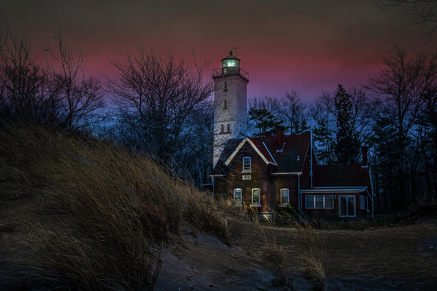 Presque Isle Lighthouse Photograph by Linda Unger