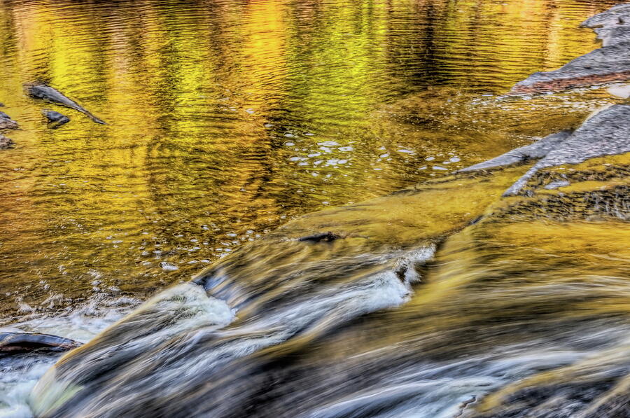 Presque Isle River Fall Reflections Photograph by Dale Kauzlaric