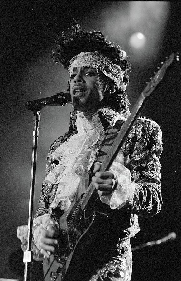 Music Photograph - Prince Performing Close-Up by Dmi