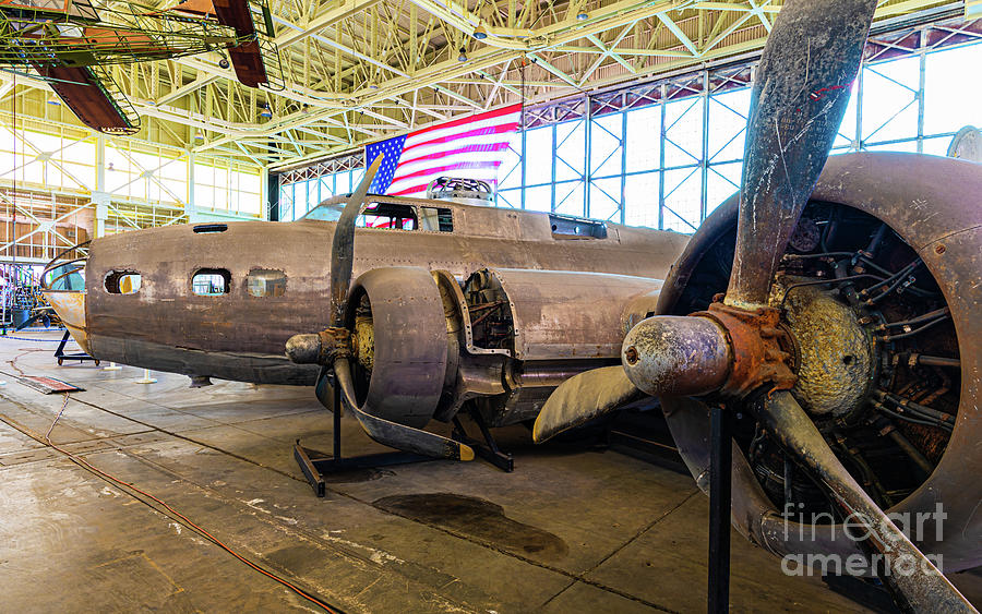 Profil Of The Swamp Ghost B17E Flying Fortress Photograph By Phillip ...