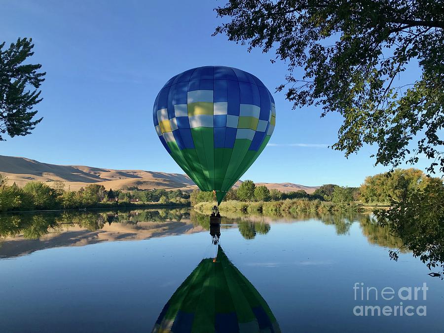 Prosser Hot Air Balloon River Landing Photograph by Carol Groenen