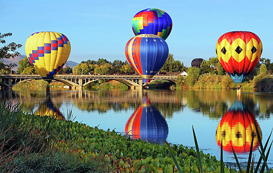 Prosser Washington Hot Air Balloon Rally Photograph by Pauline Hall