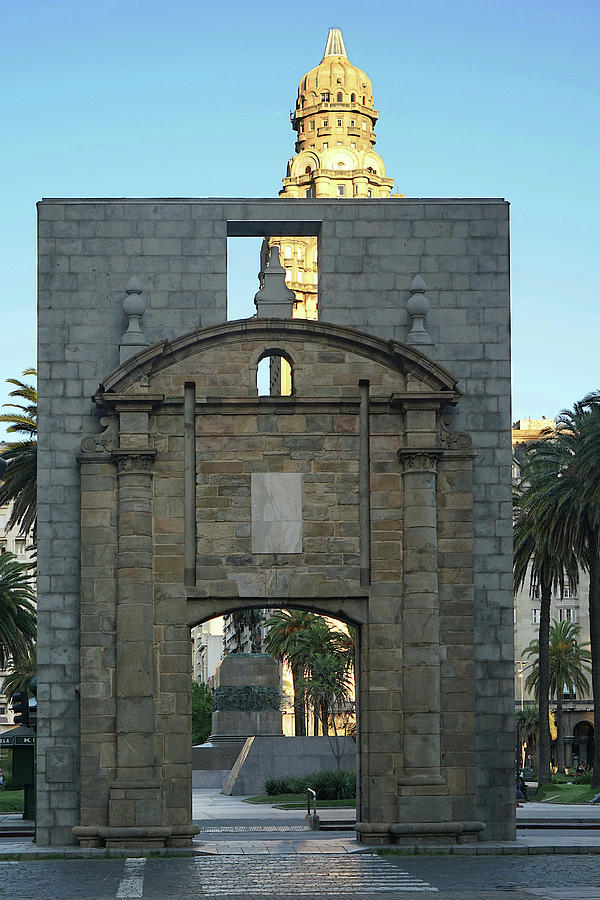 Puerta de la Ciudadela Montevideo Photograph by Richard Reeve