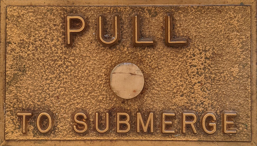 Pull to Submerge Photograph by Lin Grosvenor