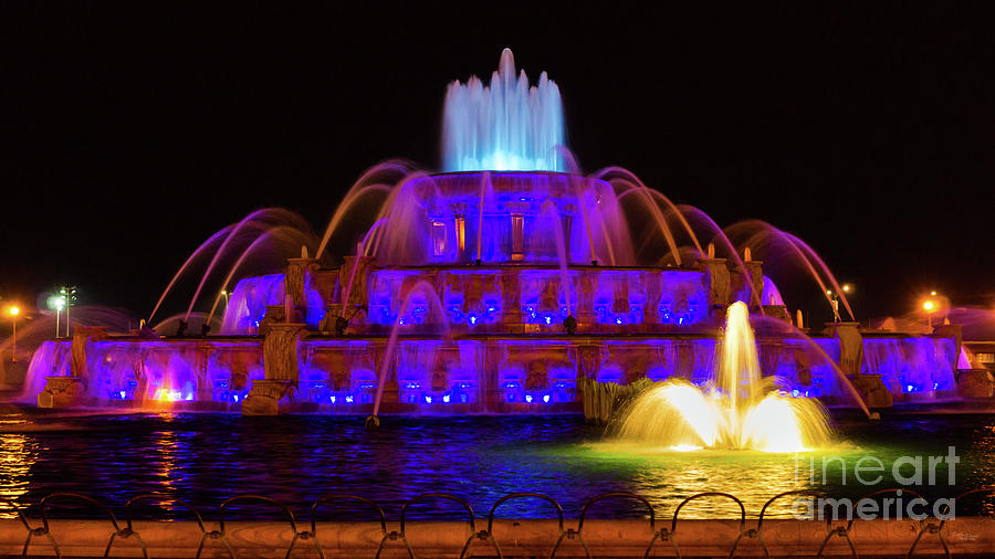 Purple And Blue Buckingham Fountain Photograph by Jennifer White