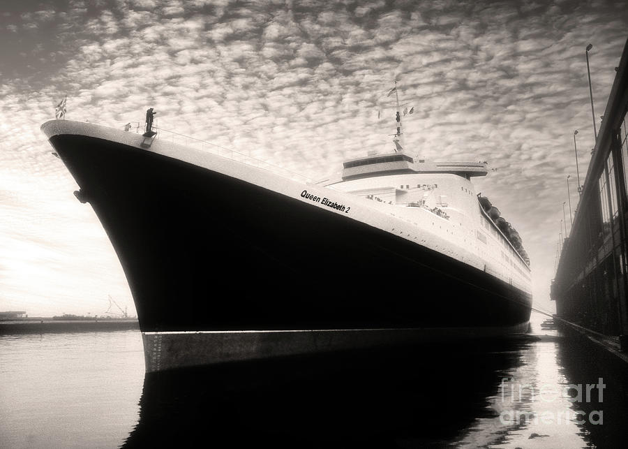 Qe2 In Port - Black And White Digital Art by Anthony Ellis