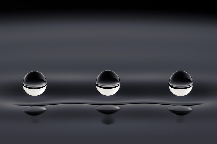 Abstract Photograph - Quantum Droplets by Aleks Labuda