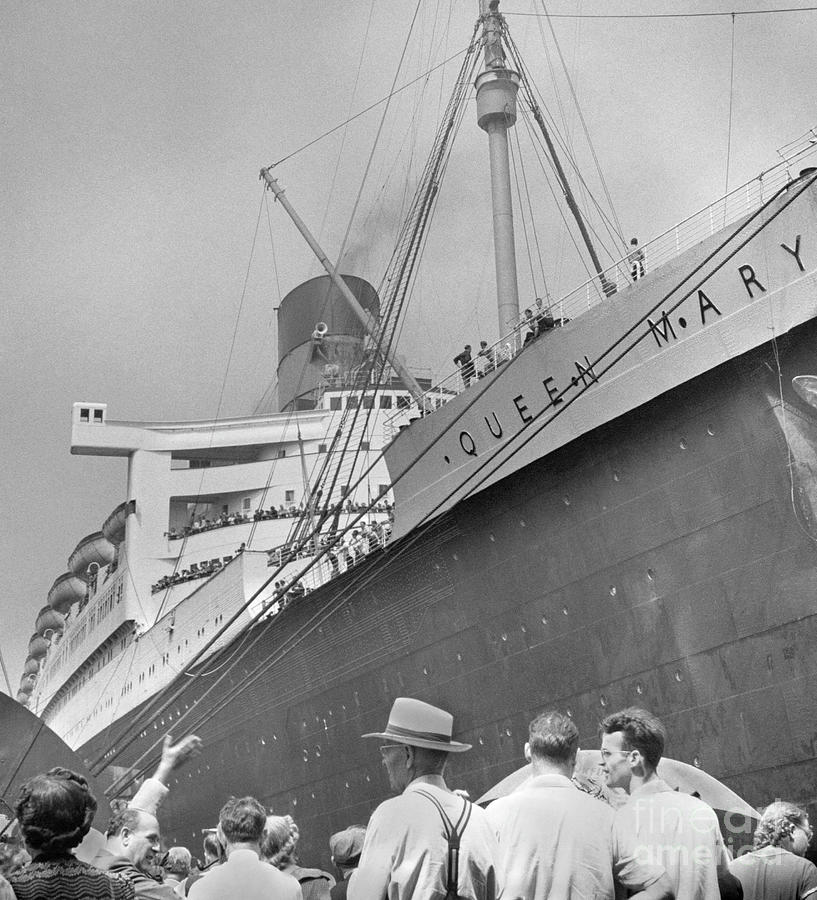 Queen Mary In New York, 1949 Photograph by Angelo Rizzuto