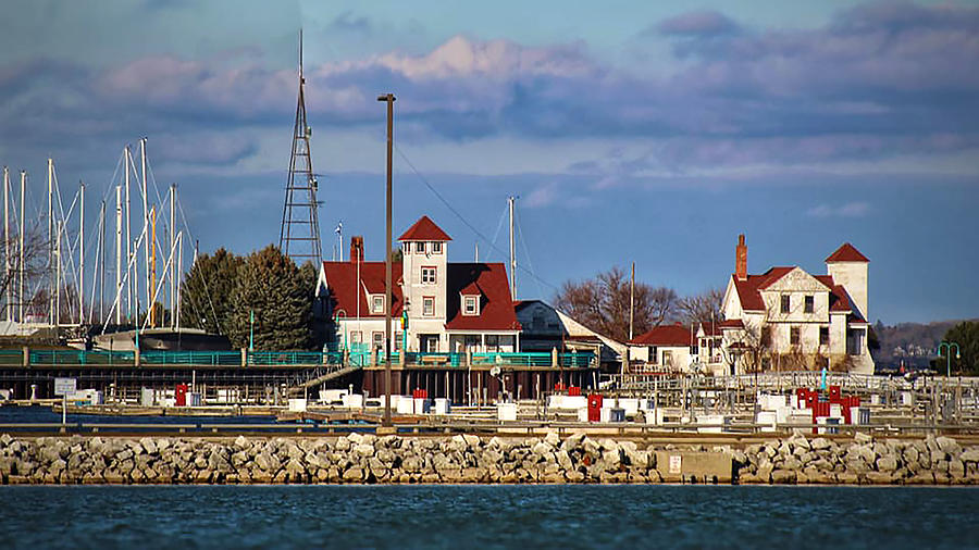 Racine Harbor Lighthouse Photograph by Susan LaCanne Pixels