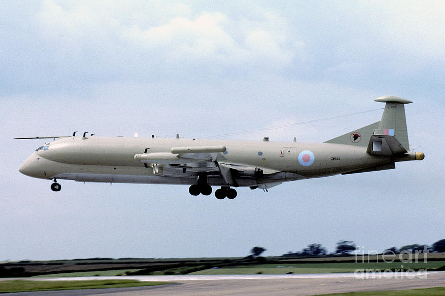 RAF 51 Squadron Hawker Siddeley Nimrod R.1 XW665 in 1990 Photograph by ...