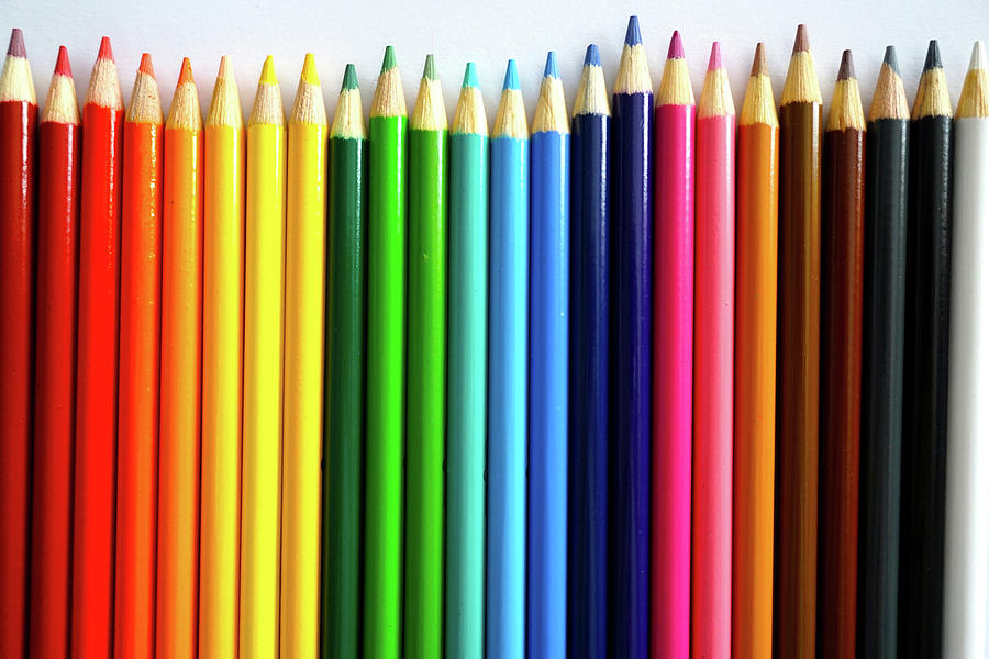 https://images.fineartamerica.com/images/artworkimages/mediumlarge/3/rainbow-colored-pencils-lined-up-on-white-background-ocean-breeze.jpg