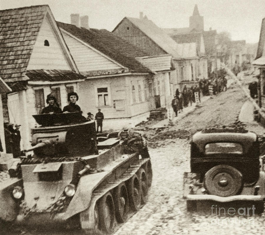  Red Army Tank - Poland 1939 Photograph by Granger