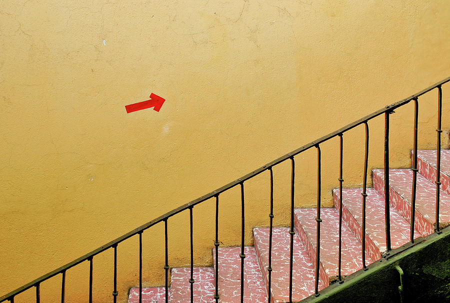 Red arrow in Oaxaca. Photograph by Rob Huntley