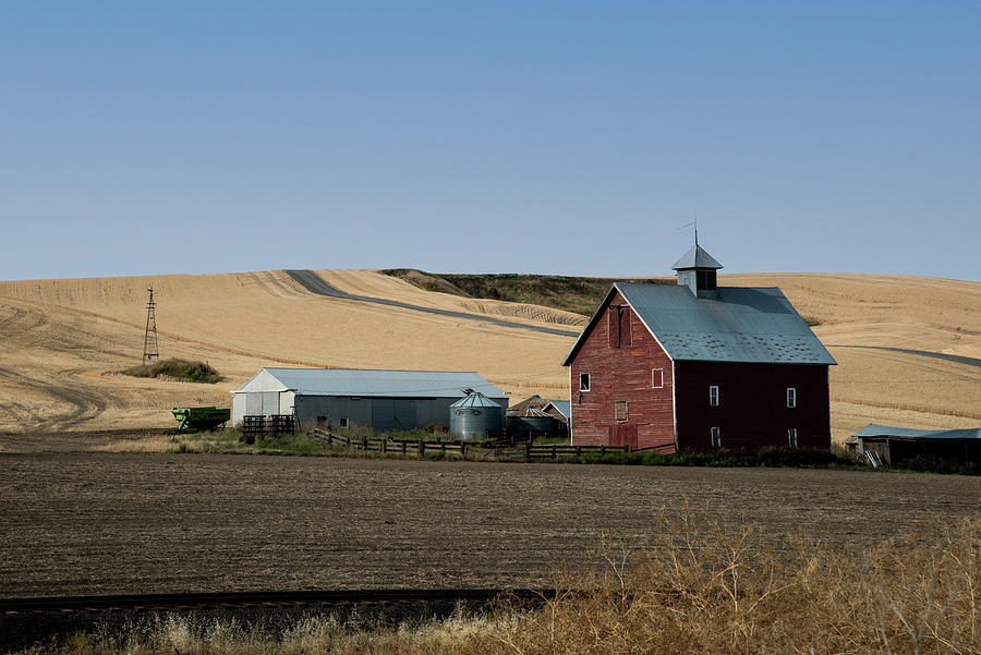 Barn Photograph - Red Barn in Palouse by Connie Carr