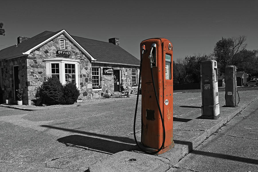 Red Gas Pump at the Wagon Wheel Motel - Route 66 Digital Art by Mark Madere