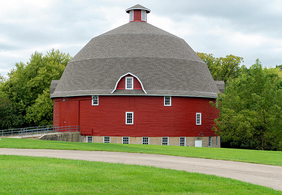 Red Round Barn Photograph by Sandra Js