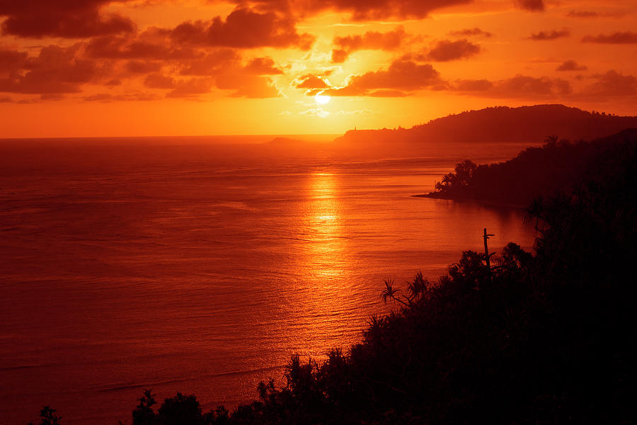 Red Sunrise In Kauai Hawaii Photograph by Frank Wilson