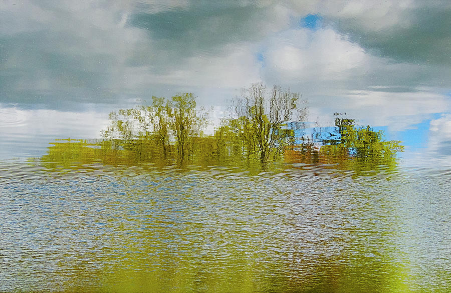 Abstract Photograph - Reflets Dans LEau 6 by Panoramic Images