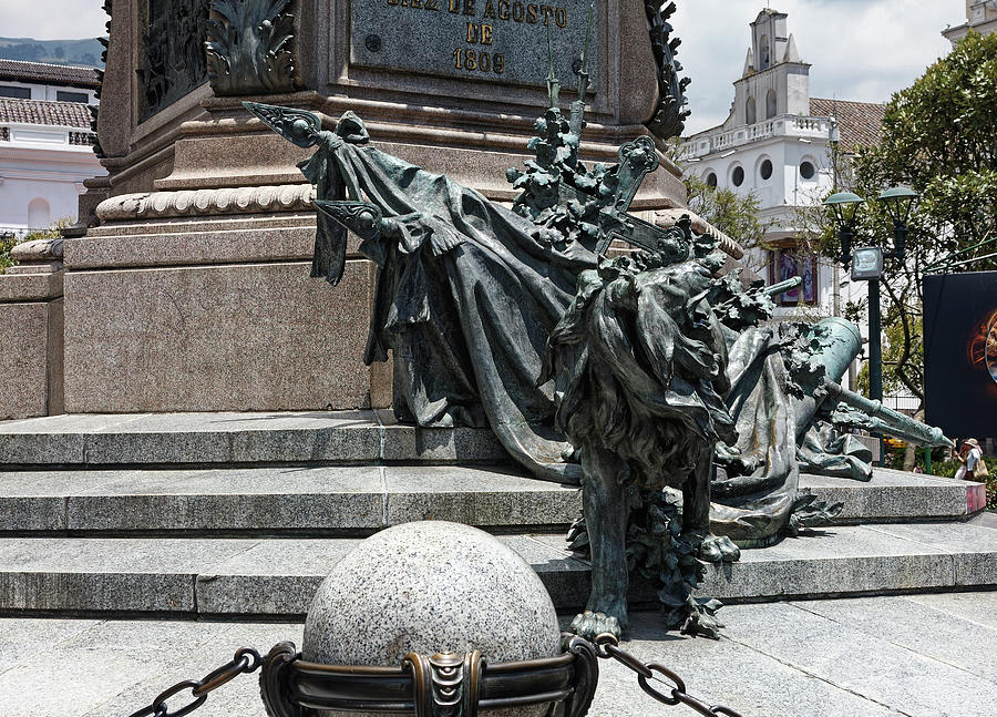 Independence Monument Photograph - Revolt Against Spanish Rule Statue by Sally Weigand