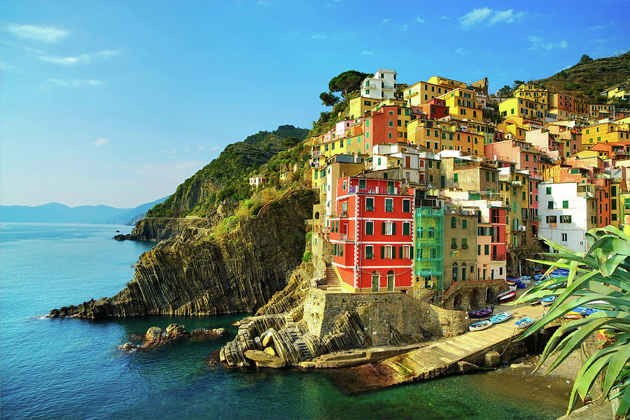 Riomaggiore village on the sea. Cinque Terre park, Italy. Photograph by Stefano Orazzini