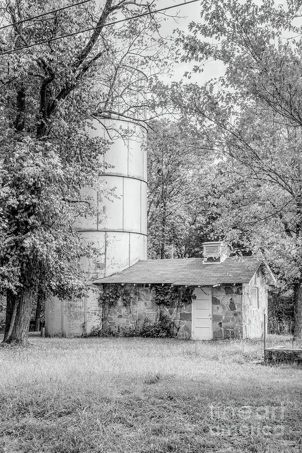 Rockaway Beach Old Farm Grayscale Photograph By Jennifer White - Pixels