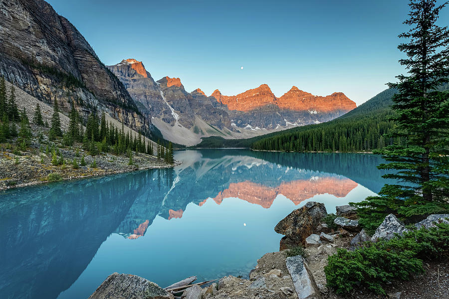 Rocky Mountain Sunrise Moraine Lake Banff National Park Canada 