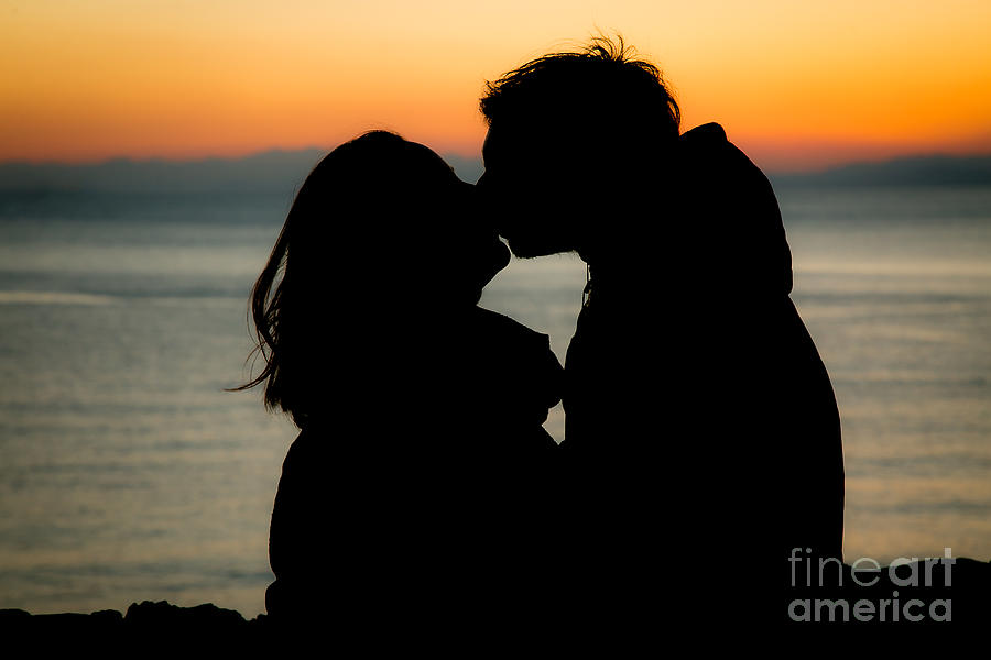 kissing couple silhouette sunset