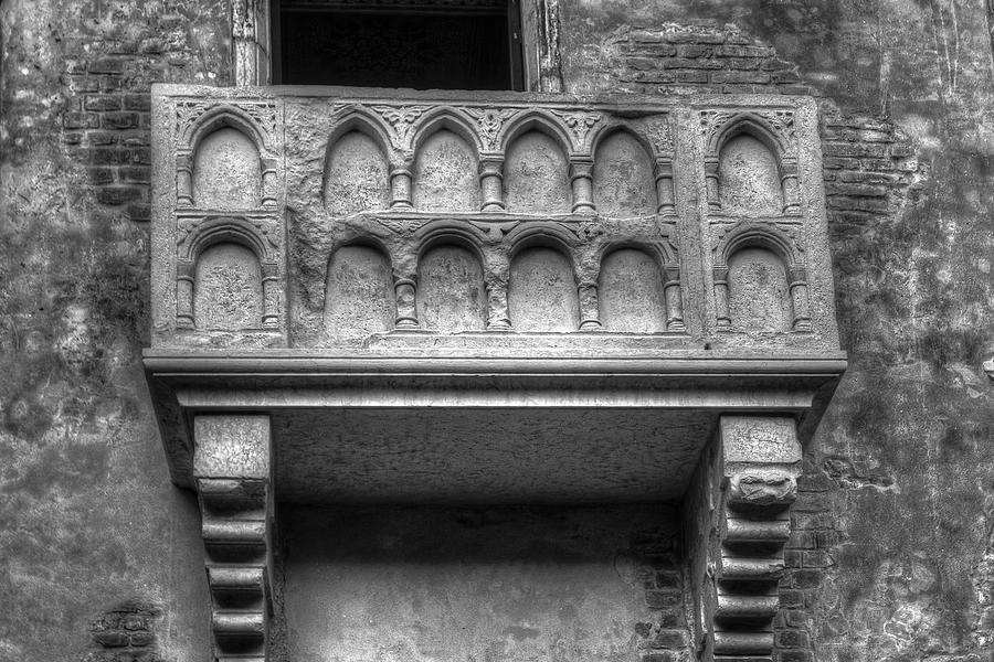 Romeo And Juliets Balcony Verona Photograph by David Pyatt
