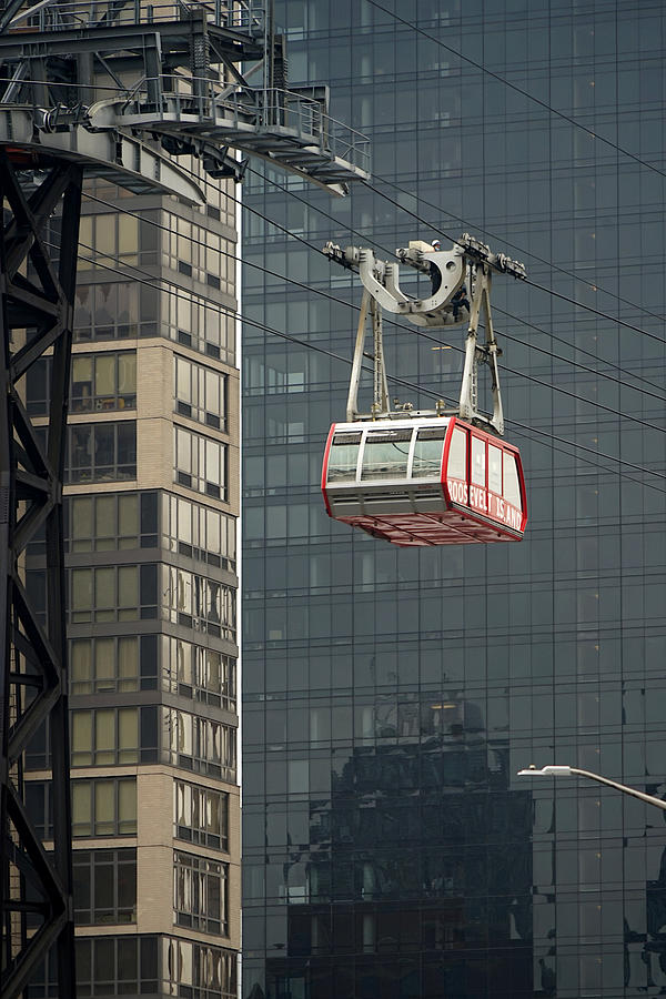 Roosevelt Island Tramway Photograph by Richard Reeve