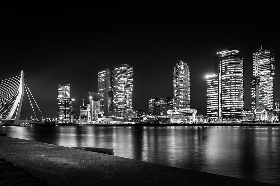 handig gewelddadig vaak Rotterdam Skyline in Black and White Photograph by Raymond Voskamp - Pixels