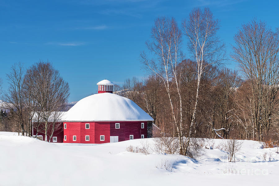 Round Barn Winter Scenic Photograph by Alan L Graham