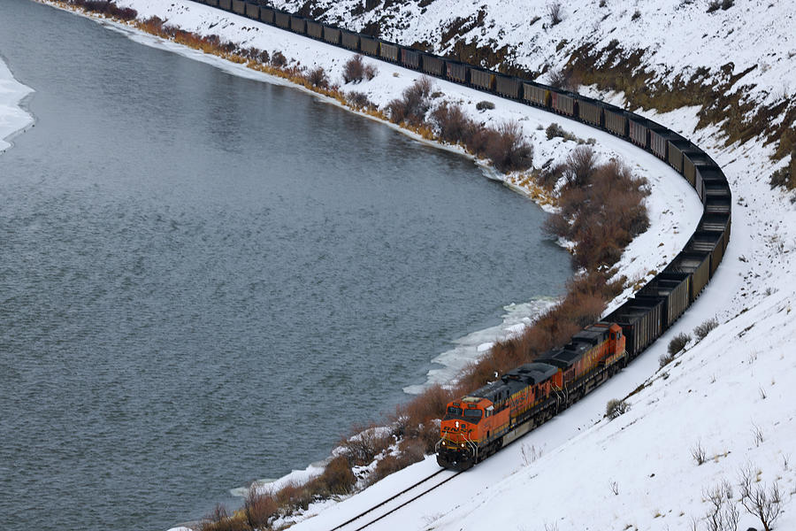 Rounding the bend along the Yakima river Photograph by Jeff Swan