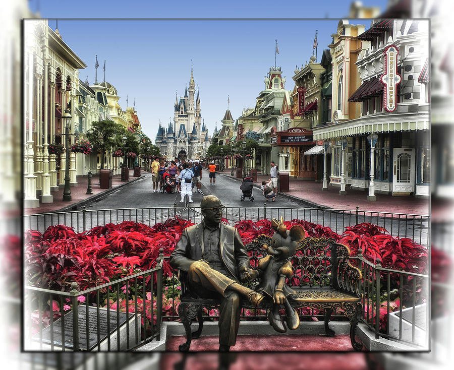 statue of roy disney and minnie mouse