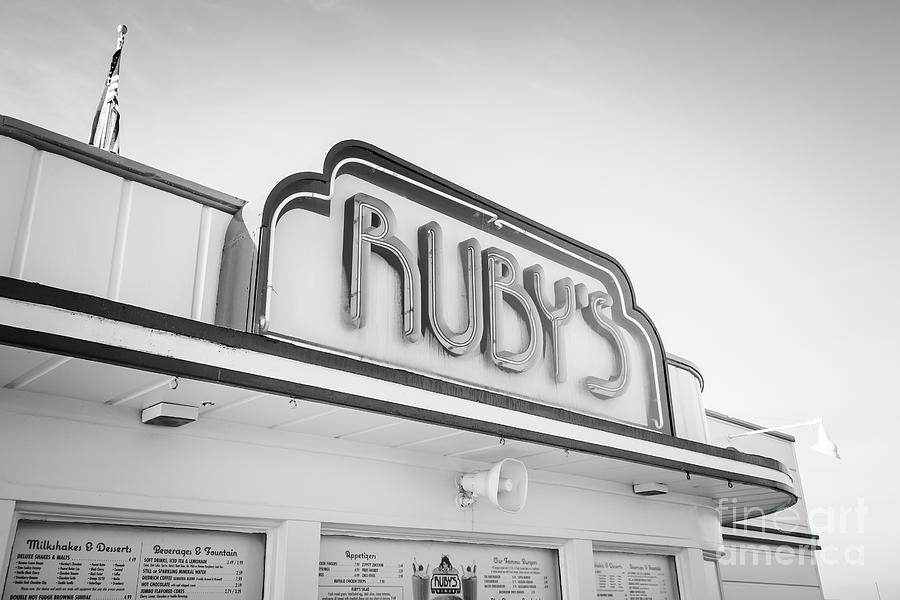 Newport Beach Photograph - Rubys Diner Newport Beach Black and White Picture by Paul Velgos