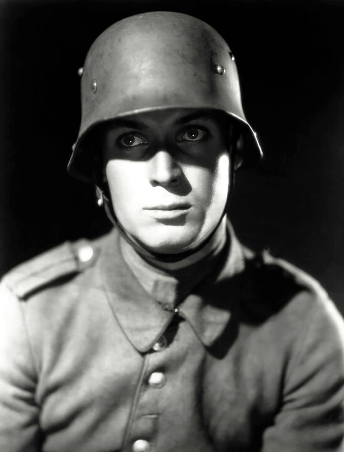 RUSSELL GLEASON in ALL QUIET ON THE WESTERN FRONT -1930-, directed by LEWIS MILESTONE. Photograph by Album