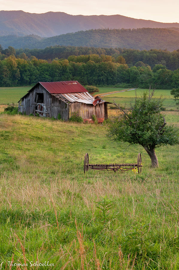Rustic Barn - Wears Valley Tennessee Photograph by TS Photo