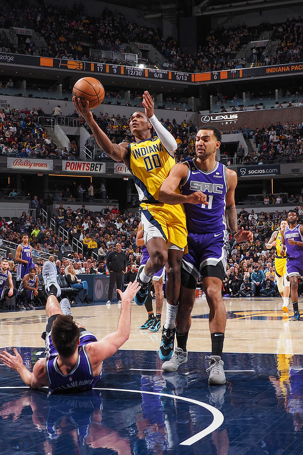 Sacramento Kings v Indiana Pacers Photograph by Ron Hoskins