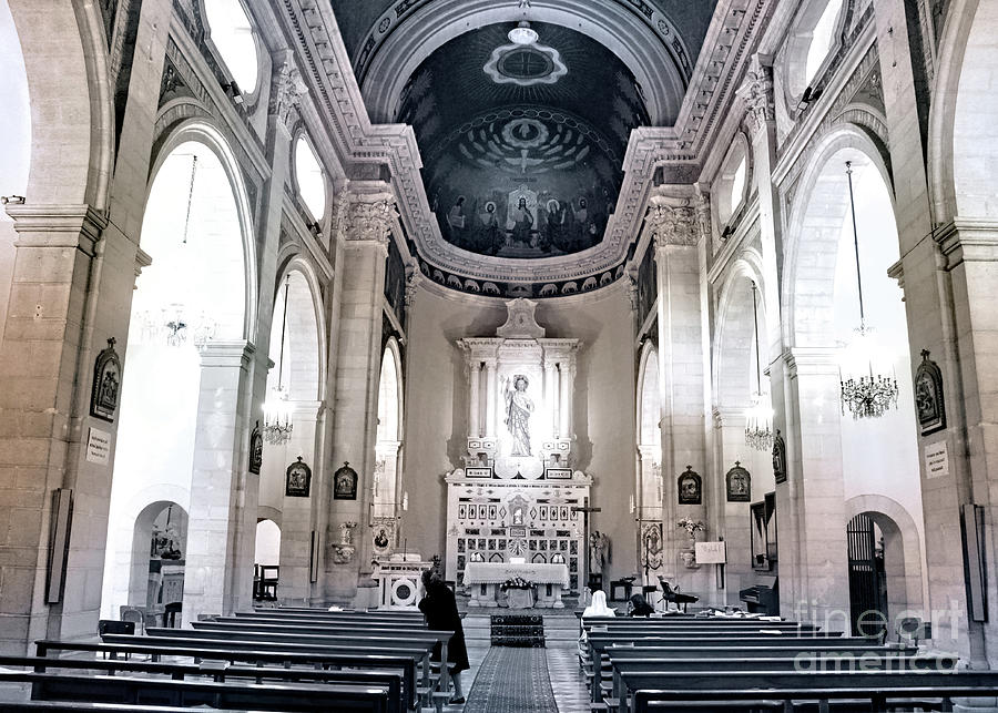 Sacred Heart Church Interior Photograph by Munir Alawi