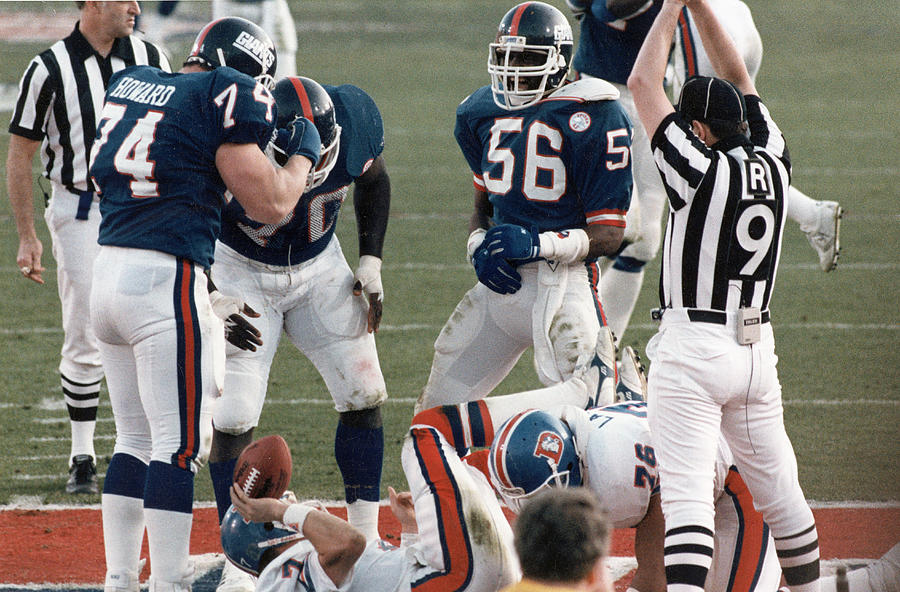 Safety During Super Bowl XXI Photograph by Robert Riger