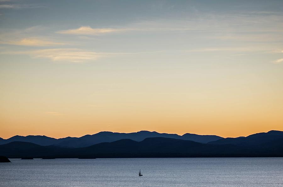 rent sailboat lake champlain