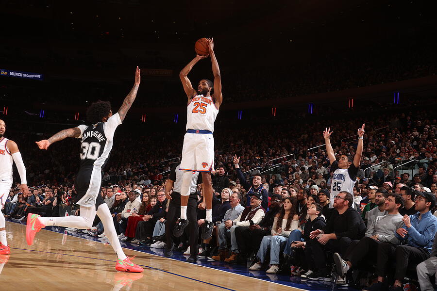San Antonio Spurs v New York Knicks Photograph by Nathaniel S. Butler San Antonio Spurs v New York Knicks Photograph by Nathaniel S. Butler