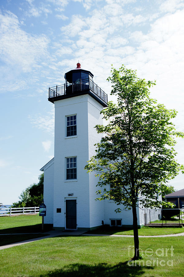 Sand Point Lighthouse, Escanaba, Michigan Photograph by Rich S