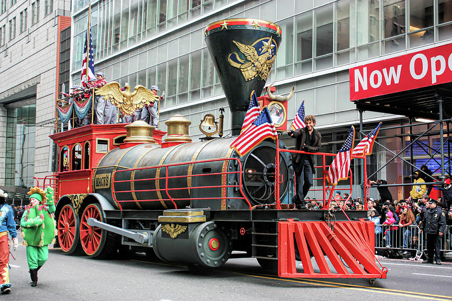 Santaland Express At The Macys Parade Photograph By Mark Chandler 