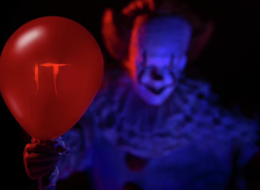 8' Scary Clown with One Red Balloon