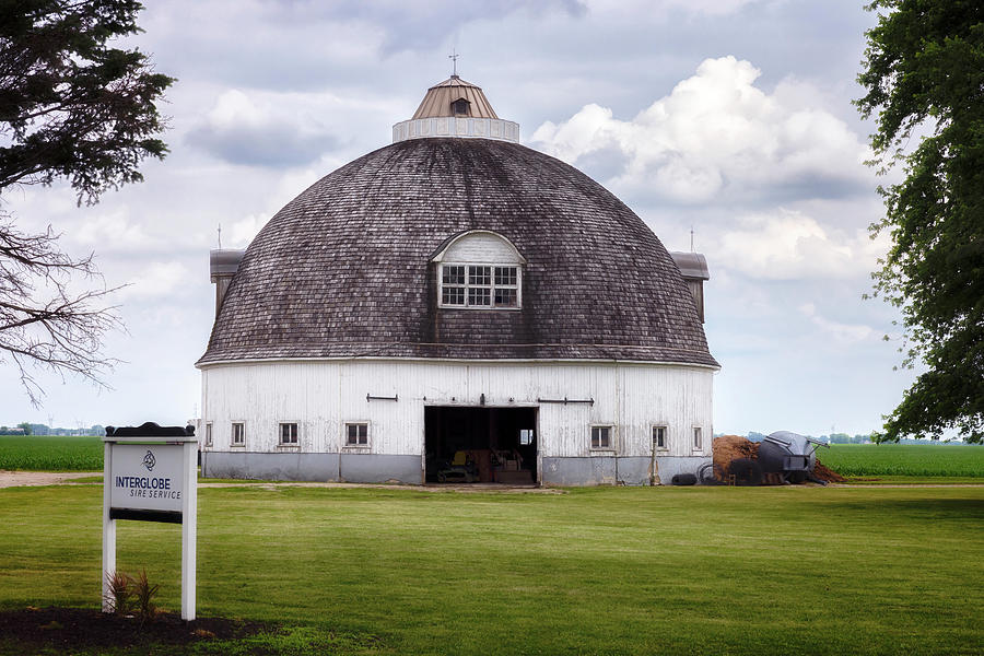 Schulz Round Barn - University of Illinois Photograph by Susan Rissi Tregoning